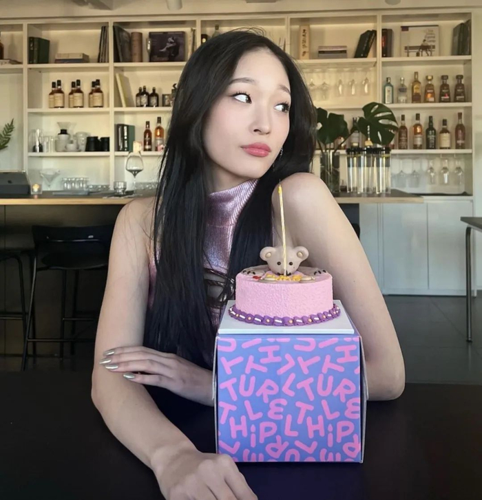 文徐允从小就和yg娱乐旗下女团2ne1的cl,black pink等高人气爱豆走得