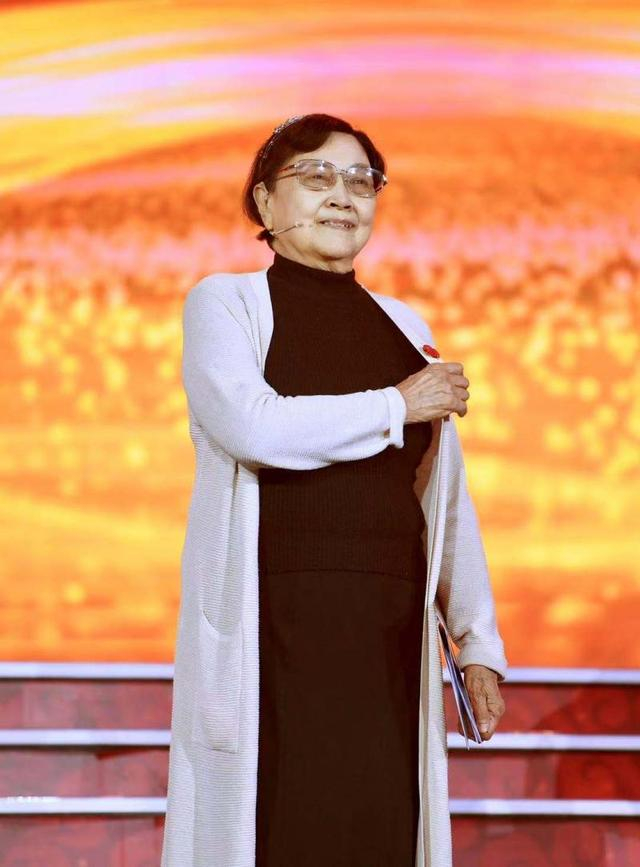 不过张枚同似乎对此也毫不在意.他还是认真地创作,乐呵地生活.