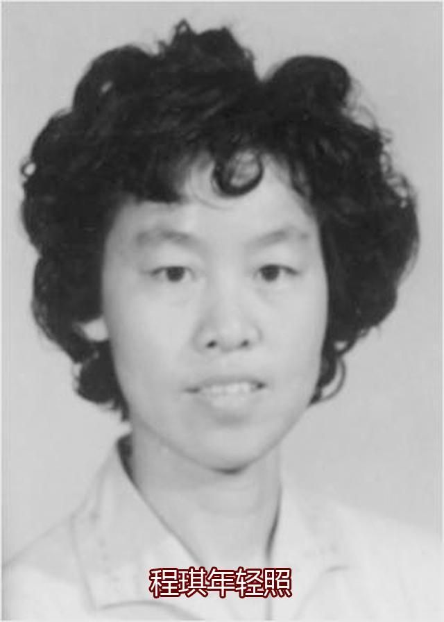 她比张枚同小4岁,在大学学的是中文专业,毕业后被分配到了位于山西