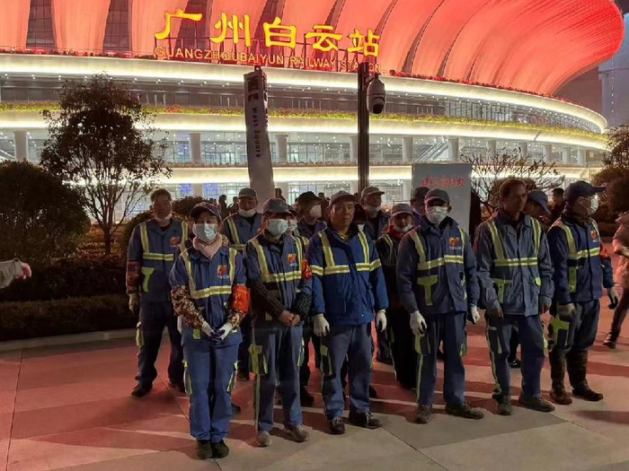广州城管暖心守护春运旅途|保洁|春运|周边_新浪新闻