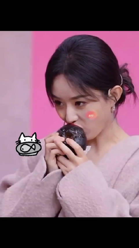 吃个冻梨都这么优雅我想也是没谁了还是我丽颖姐厉害呀