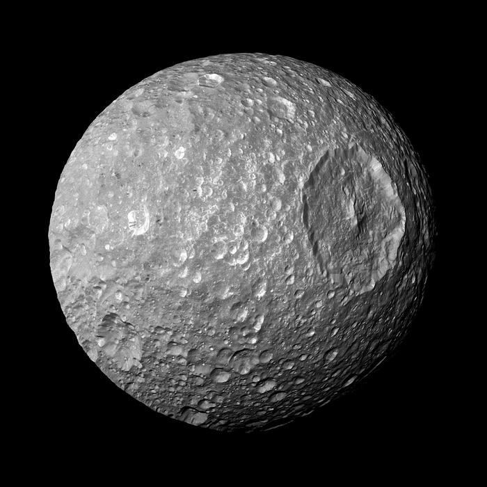 领导的研究团队在分析了美国"卡西尼"号土星探测器的数据后发现,土卫