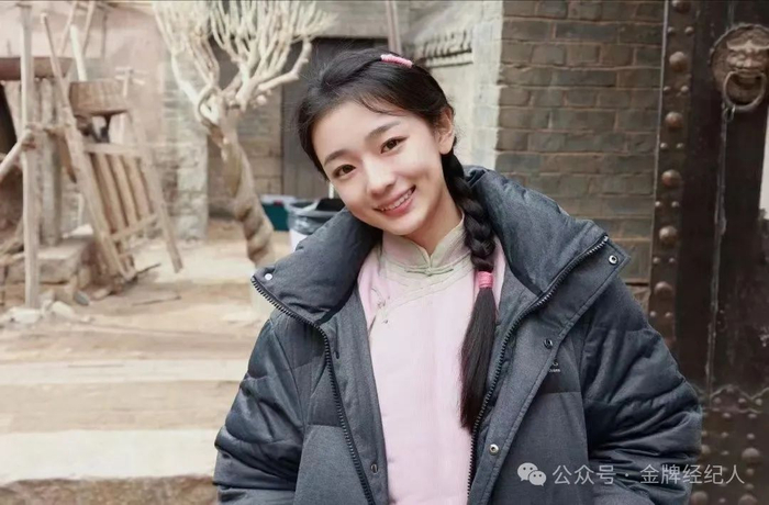 专访王和 |抗战剧里的"白月光",00花中的新势力|胡杏儿|王和_新浪新闻