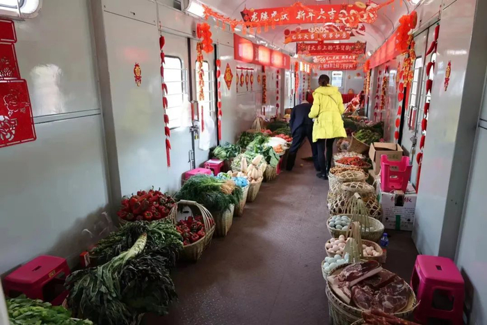 “慢火车”年货街 楚雄州委宣传部 供图