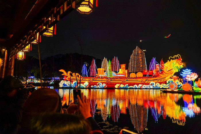 彩灯璀璨迎新春|南宁市|江苏省|青秀山_新浪新闻