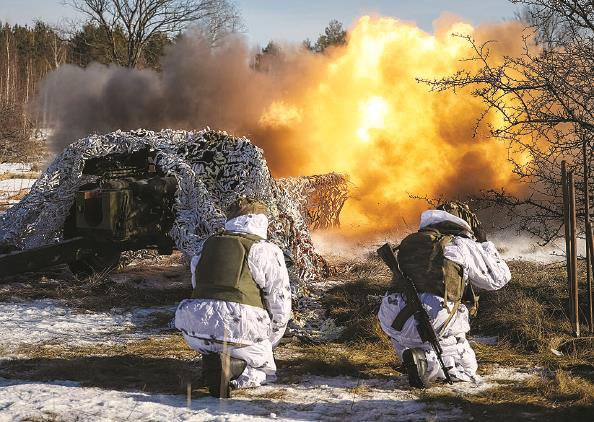             乌克兰士兵参加军事演习  图GJ          