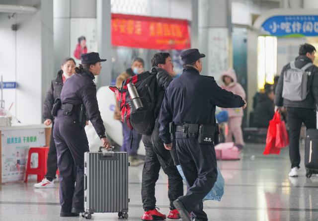 2月2日,合肥市公安局長淮派出所民警楊雲峰經多方聯繫,將一大學生