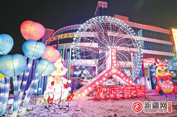 位于沙依巴克区红山转盘红山MALL附近的街头小品景观。（乌鲁木齐晚报资料图片）