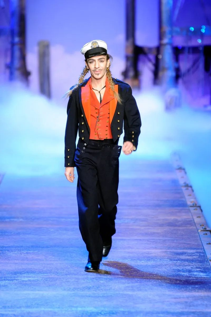 秀具有划时代意义的成功,正源自于它没有把目光仅仅放在秀和衣服上面