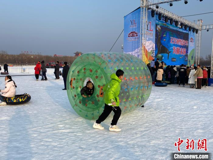(新春见闻)河北民众乐享冰雪中国年|滑雪场|石家庄市
