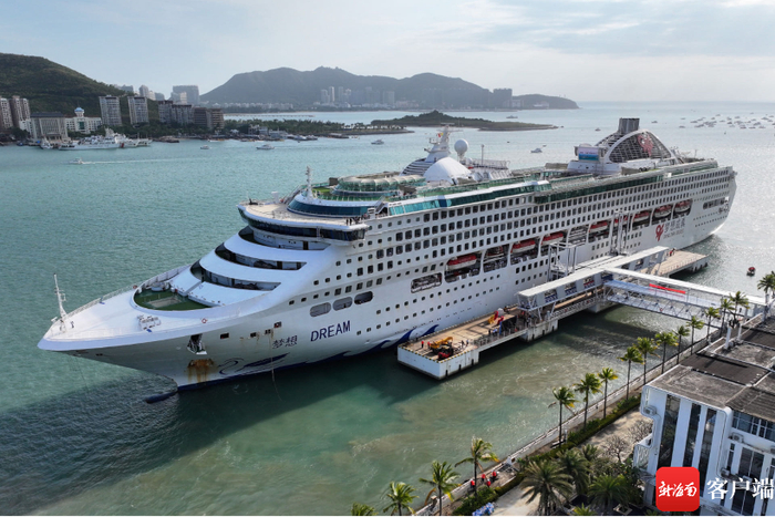 新春走基层验讫章声音此起彼伏三亚移民管理警察为旅客乘坐国际邮轮