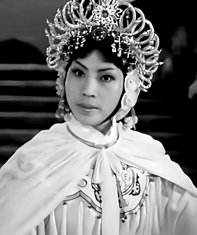 主演《龙江颂》的李炳淑,丈夫离世20年后,82岁的她,近况如何?