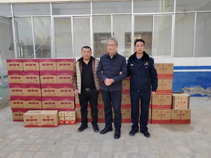 抓获犯罪嫌疑人8名，捣毁生产储存加工窝点4处。图源：内蒙古警方
