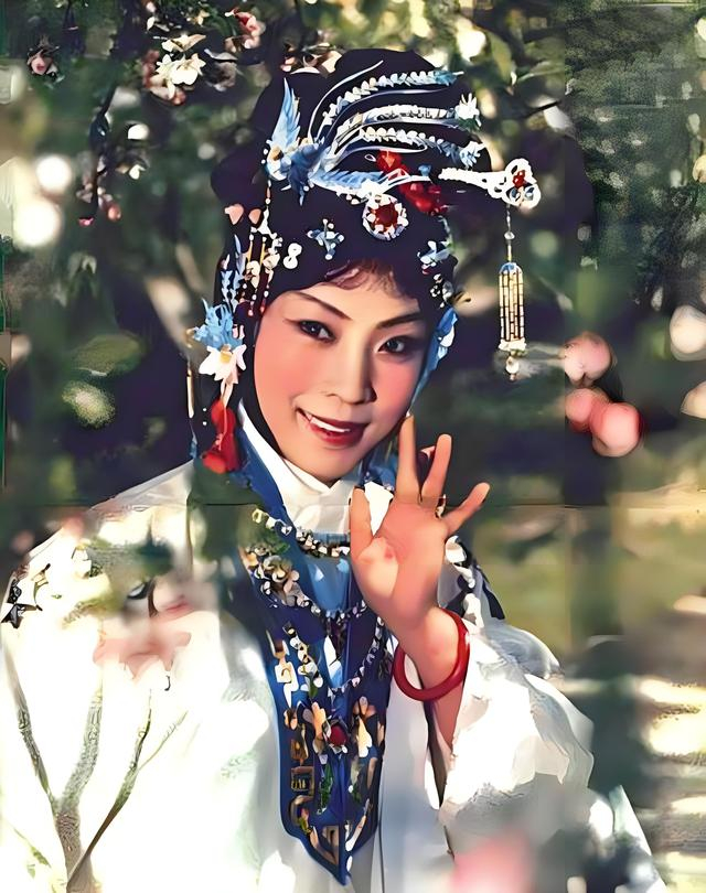 主演《龙江颂》的李炳淑,丈夫离世20年后,82岁的她,近况如何?