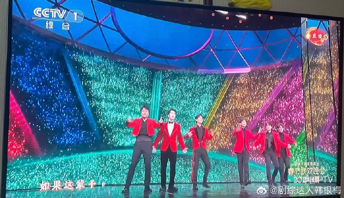 不仅舞台背景是应援色,伴舞衣服也都是呀!好有心|应援