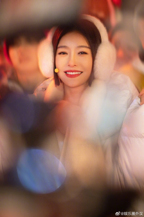 妈呀秦岚怎么穿羽绒服都那么好看!