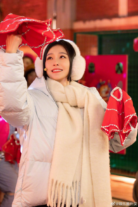 妈呀秦岚怎么穿羽绒服都那么好看!