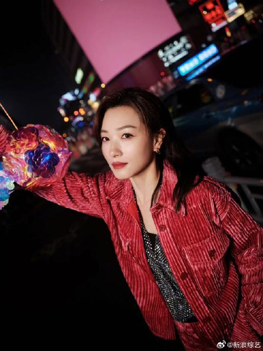 女高马尾辫发型又美又飒……|春节联欢晚会|万茜|央视春晚_新浪新闻