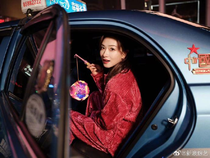 女高马尾辫发型又美又飒……|春节联欢晚会|万茜|央视春晚_新浪新闻