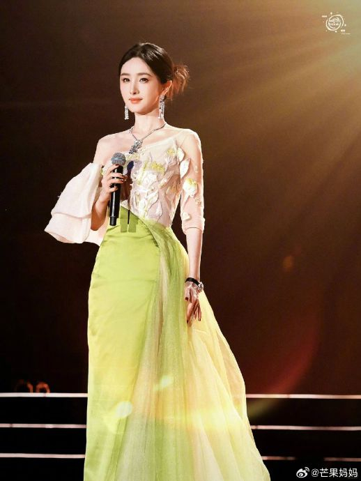 杨幂百花迎春晚会造型!真的春意盎然的感觉|杨幂|百花_新浪新闻