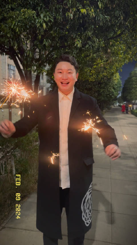 旦哥很多年没有买烟花了你们玩了么