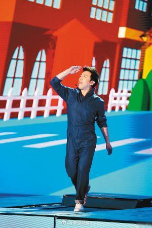 记者注意到,在歌舞节目中亮点颇多,黄渤将独自演唱歌曲《拼音》,魏晨