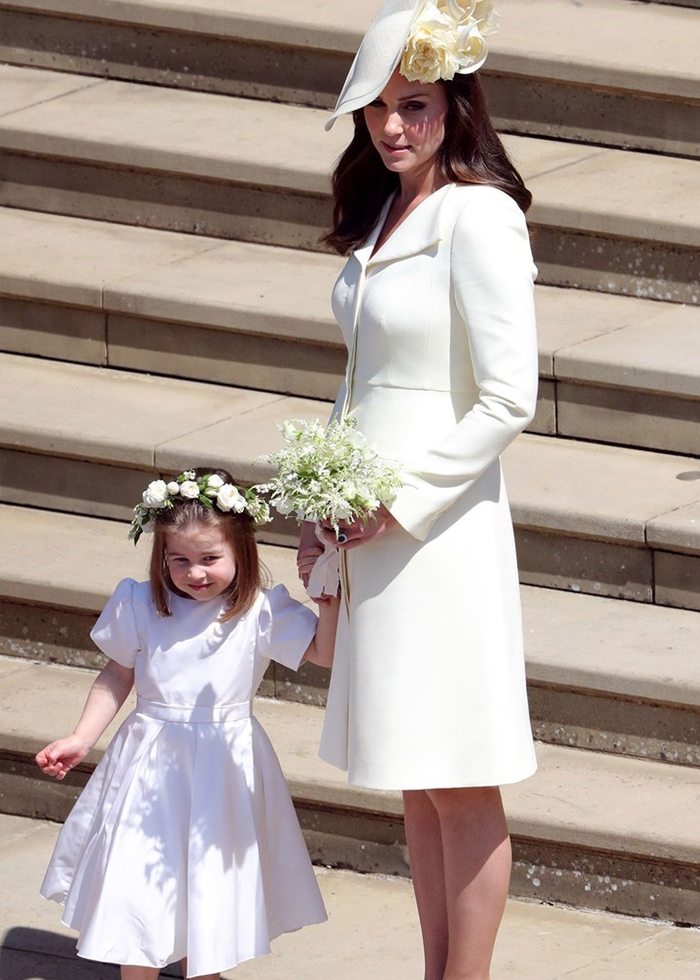 媒体还原二人撕x聊天记录8815(花童事件:当年梅根大婚,坚持让几个