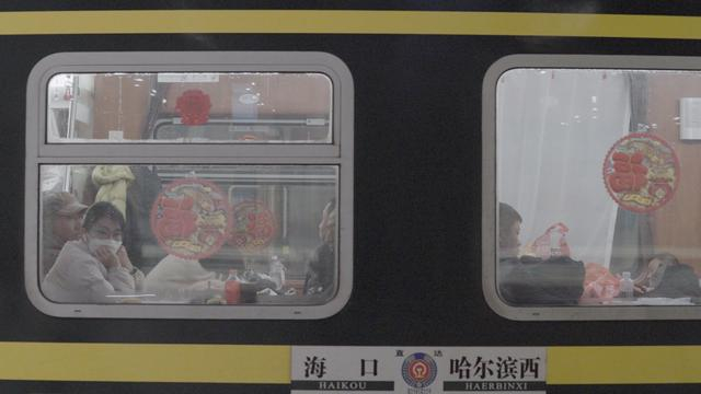 Z112次列车。本文图片均为澎湃新闻记者 陈思众 龙云杰 郑朝渊 拍摄