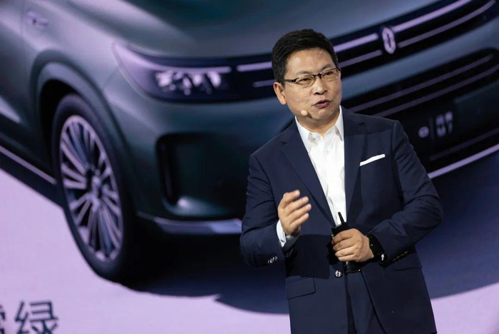 余承东,一声惊雷|任正非|余承东|华为_新浪新闻