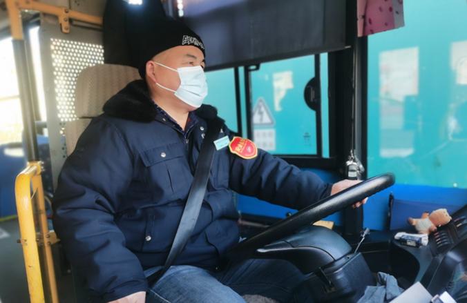 春节我在岗丨公交车驾驶员:保障市民节日期间正常出行,是我们义不容辞