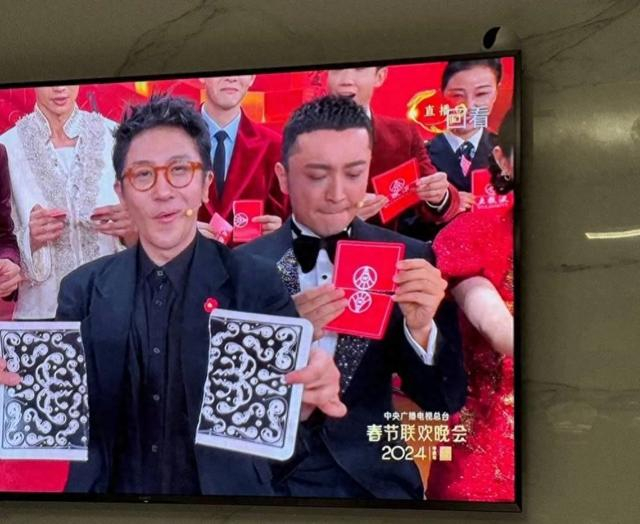刘谦春晚魔术,尼格买提穿帮!紧张表情让人笑不活了!