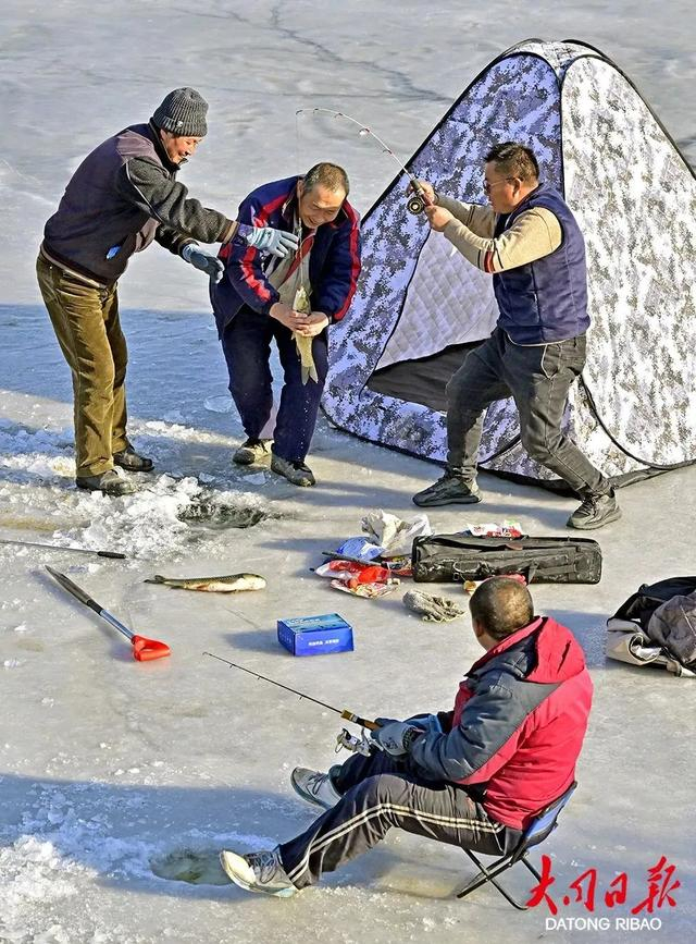 让人尽享冰雪浪漫奇趣;在魏都水世界举办的第二届魏都冰雪嘉年华,以北