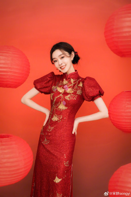 宋轶 国风红旗袍造型 完全就是年画娃娃吧~真的狠狠爱住了啊~……|红