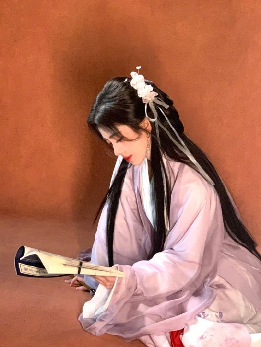 鞠婧祎东方卫视春晚造型,轻轻松松就被小鞠美到了……|鞠婧祎|东方