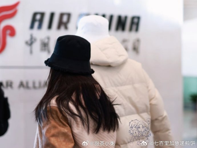 张杰谢娜牵手一起回家过年,龙年的第一颗糖是真夫妻的