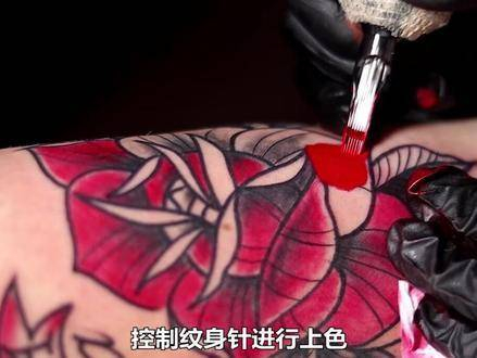 纹身是如何纹上去的慢镜头下的纹身过程看完皮肤已经开始疼了