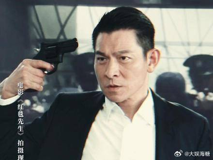 刘德华再现耍枪名场面梦回33年前的无线五虎