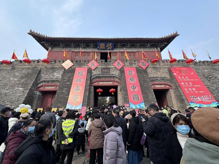 大年初一泰安岱庙春节民俗活动异彩纷呈|泰安市_新浪新闻