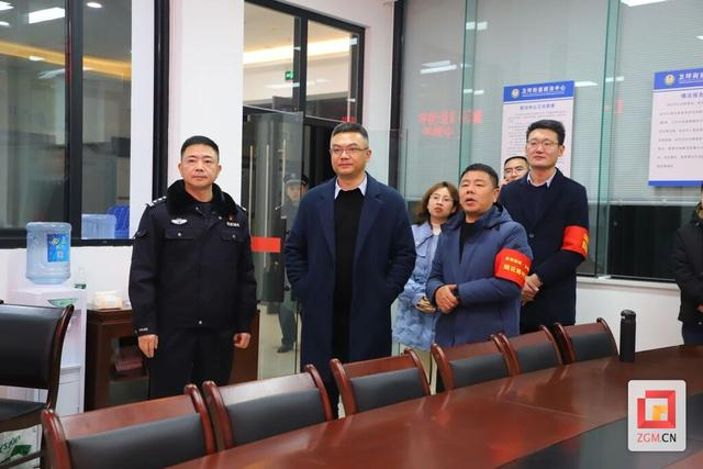 沿滩区区委书记刘军率队前往沿滩新城两湖大桥,卫坪街道烟花爆竹饺技