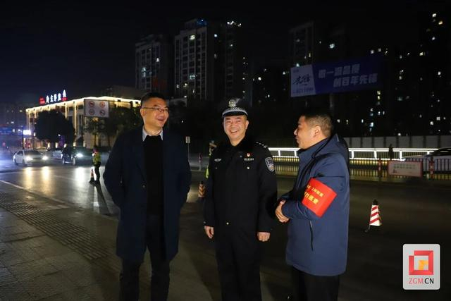 副区长,分局党委书记,局长邓勇率队前往沿滩新城各执勤点位督导挝问