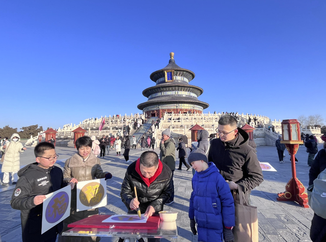 北京10万游客初一上午游园迎新|天坛|天坛公园|北京市_新浪新闻