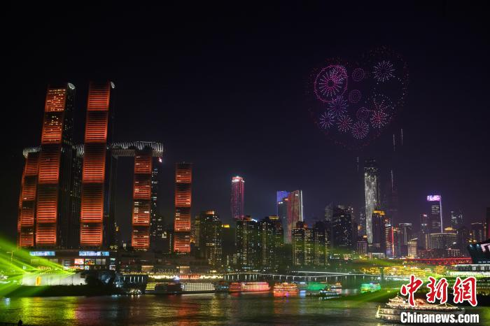 锦绣中国年丨除夕夜重庆"两江四岸"上演璀璨灯光秀|重庆市_新浪新闻