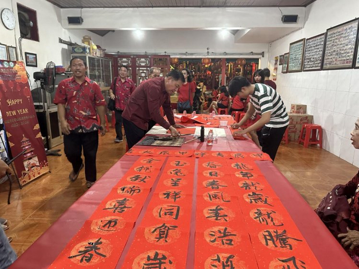 印尼巴陵康孔子学院与新加拉惹当地华人共庆春节