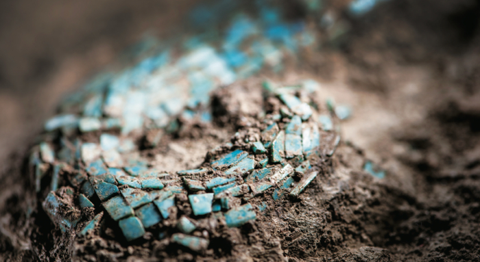 绿松石龙形器器尾。图源 | 《十件文物里的中国故事》