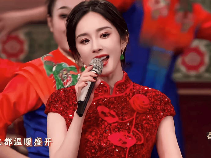 当然是杨幂的呀,红红火火过新年