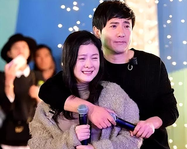 老婆儿子看《飞驰人生2》,因贪吃甜筒脱口罩暴露行踪|沈腾|贾玲|飞驰