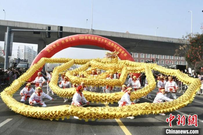 锦绣中国年|江苏盐都:百米长龙舞起来 万人空巷看踩街|盐城市|民俗