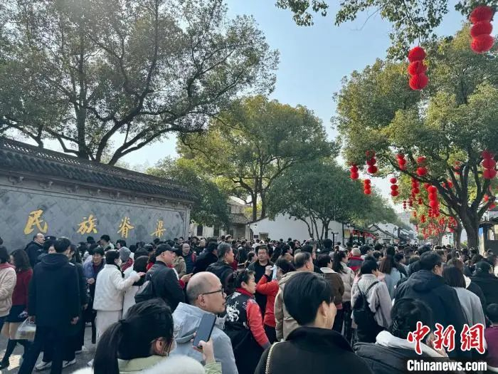 浙江绍兴鲁迅故里一景。项菁 摄