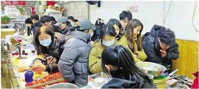 “老福林”里的年轻人。图源 杭州日报