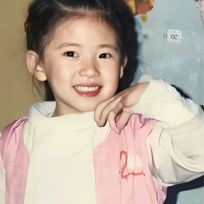 白鹿##虞书欣#不带tag看看粉丝能不能认出来有一个真的超级超级小了